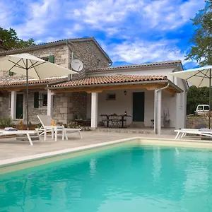 Villa Klara, Buzet